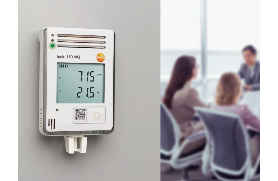 testo 160 IAQ - Funk-Datenlogger mit Display und integrierten Sensoren für Temperatur, Feuchte, CO2 und atmosphärischen Druck